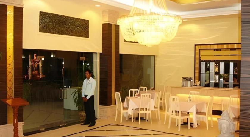 Casa Boutique Hotel Phnom-Penh Buitenkant foto